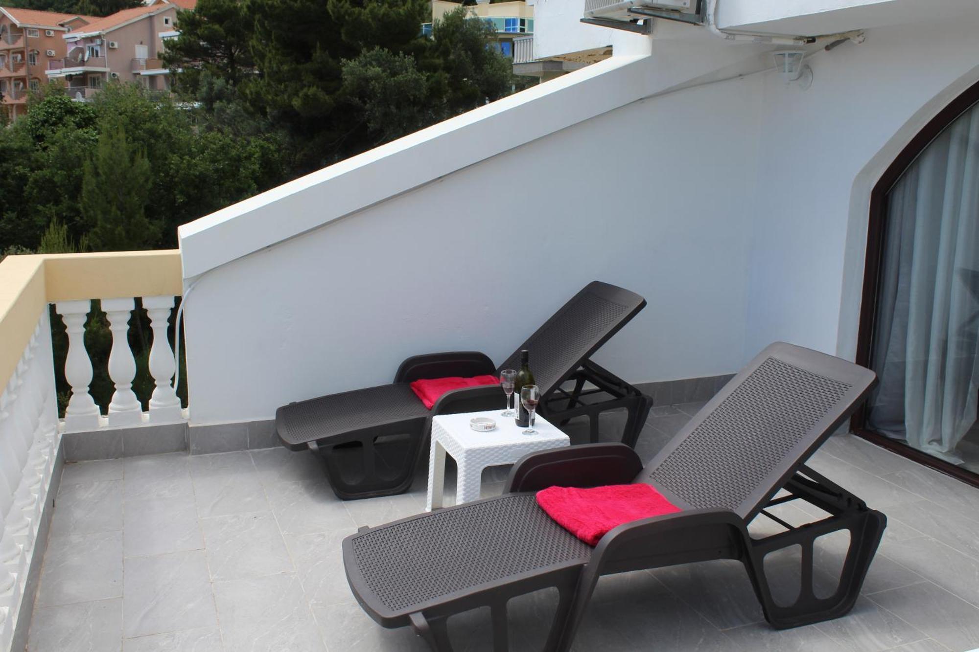 Apartmani Lime Petrovac Екстер'єр фото